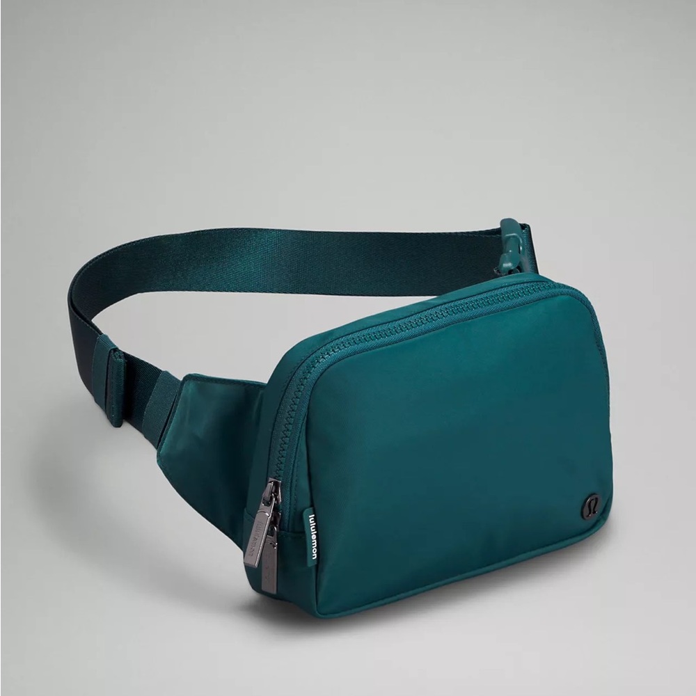 Lululemon 2L belt bag